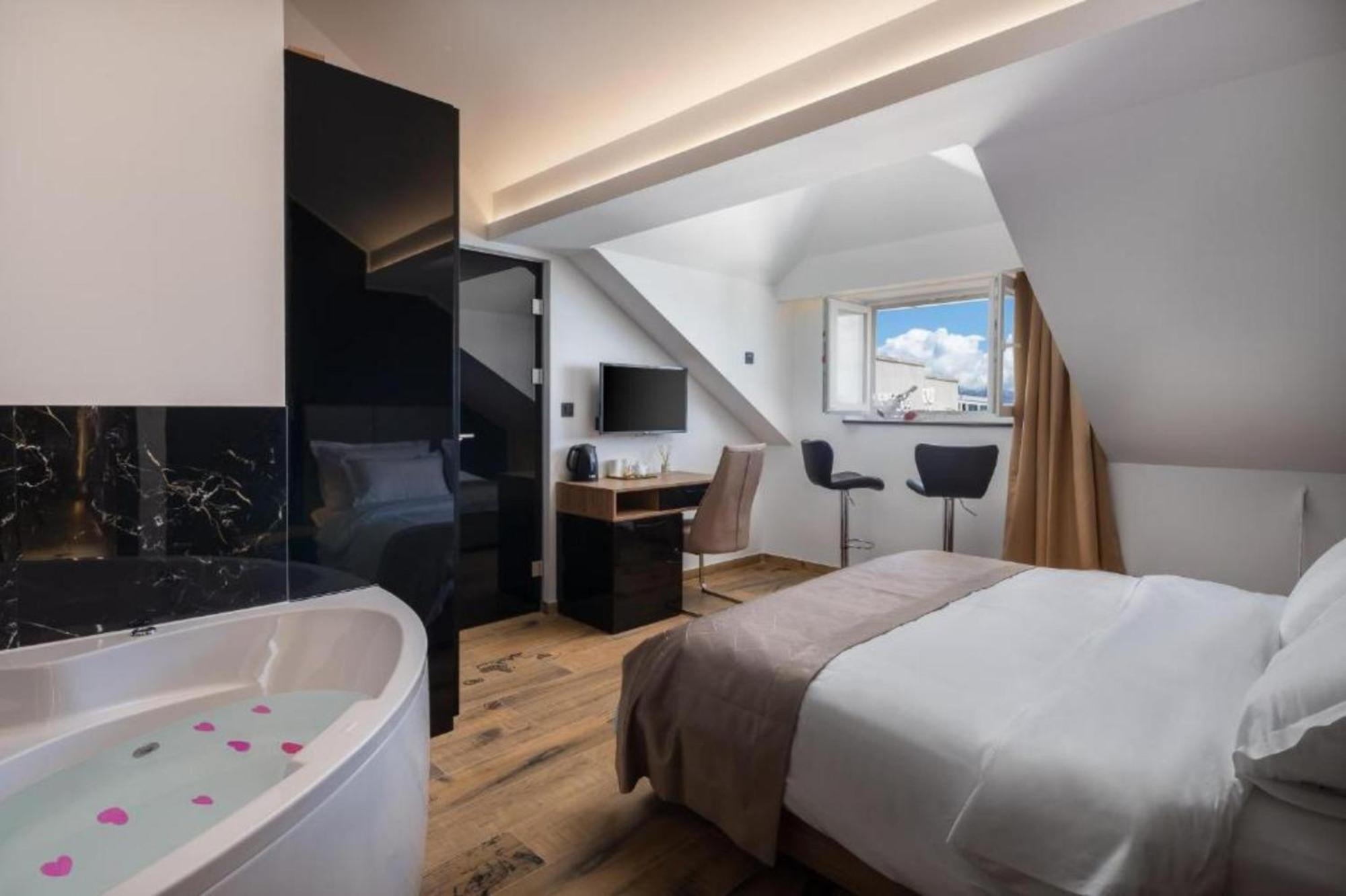 Top Rooms Split Exterior photo